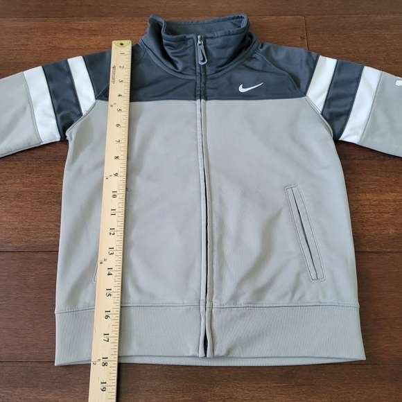 Nike Boys Gray Colorblock Zip-Up Athletic Track Jacket Size 6 Spellout on Sleeve - Picture 9 of 10